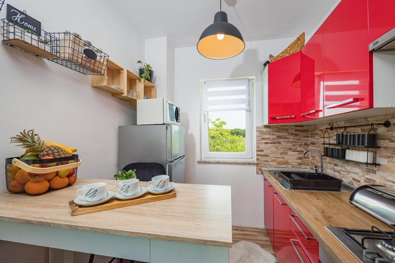 Studio Apartman Marly Apartman Póla Kültér fotó